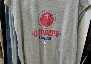 ムジンノフクヤ太田スクエア店店主『55』です。NBA L.A.CLIPPERS ノースリーブシャツグレーSize:XLお店で実物見てください...